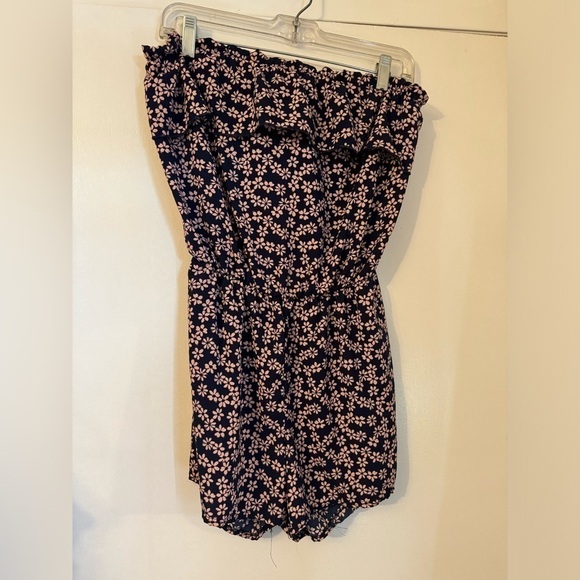 Velvet sky ditsy floral navy blue and pink romper size large fits like a medium - Picture 2 of 9
